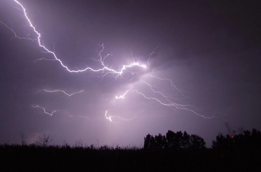 Upaljen meteoalarm: Meteorolozi najavili pljuskove, led i vjetar