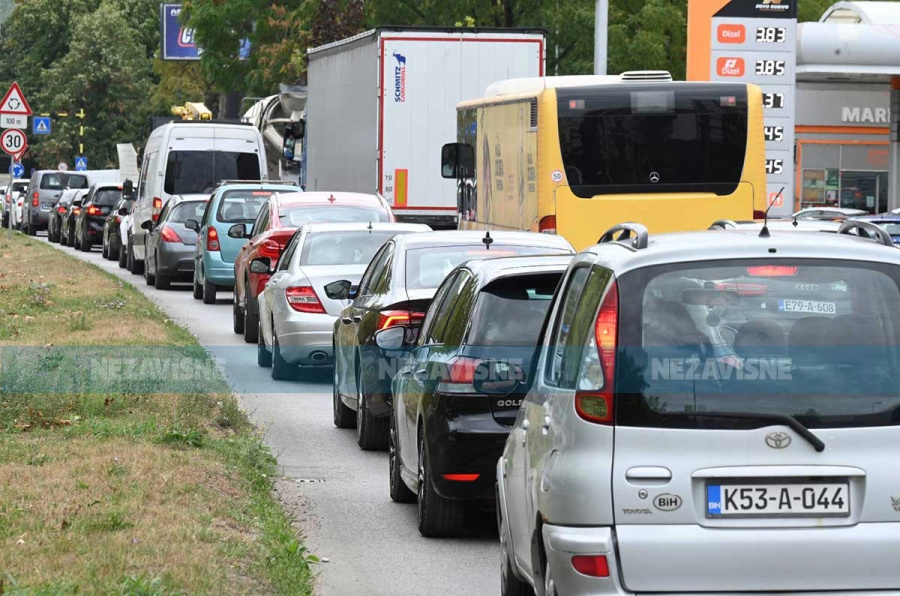 Banjaluka ima više od 103.000 vozila: "Pametnije je hodati nego čekati autobus"